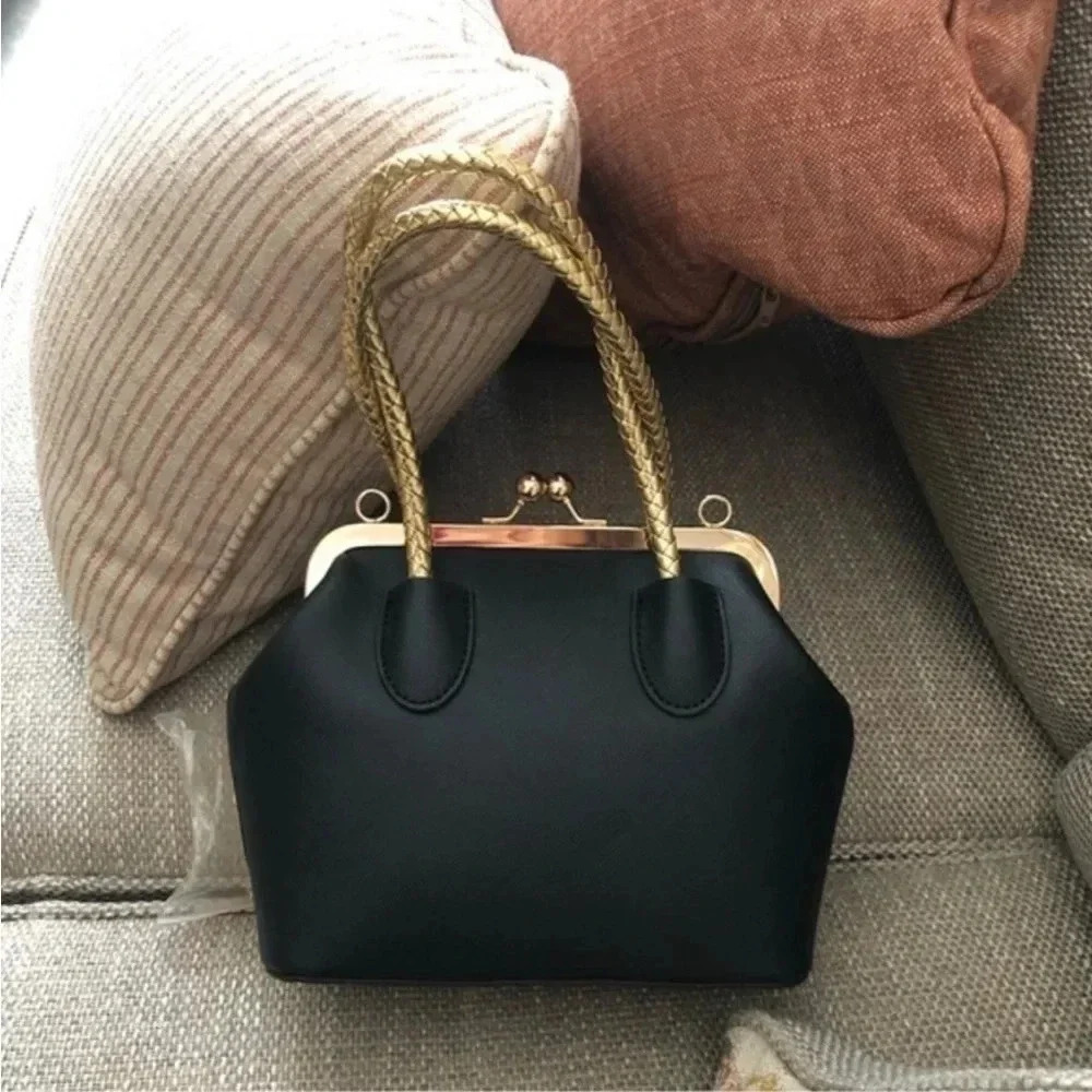 NWOT Elegant Night Hand Bag /Crossbody - Picture 2 of 8